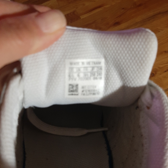 Adidas - Picture 2 of 5